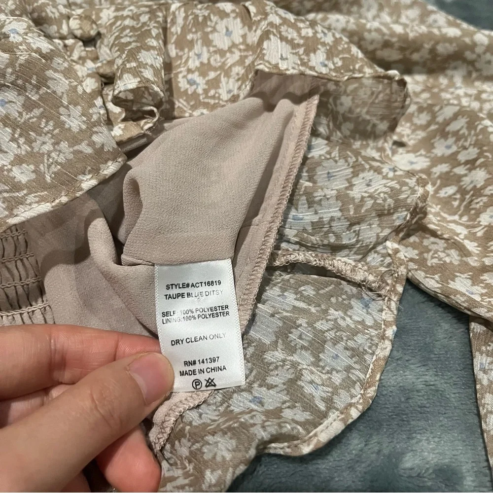 Astr Floral Blouse with Long Sleeves in‎ Tan